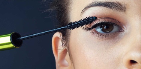 Alert Women!! How your eye makeup will harm your eye health, take care!!