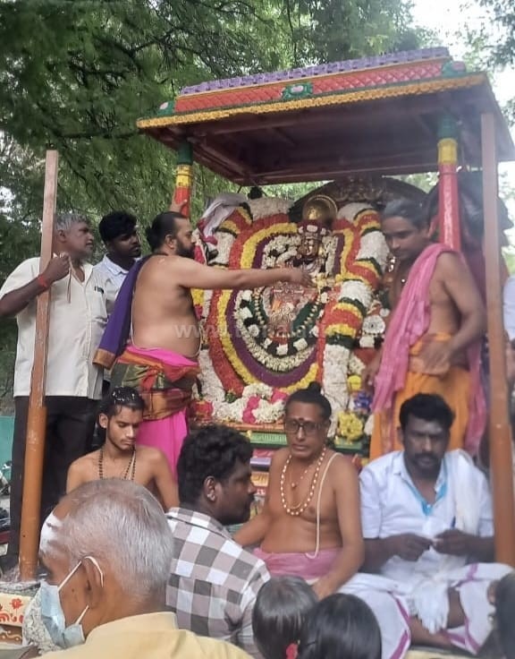 கார்த்திகைத் தீபத் திருவிழாவையொட்டி அண்ணாமலையார் உண்ணாமுலைஅம்மன் கிரிவலம்!