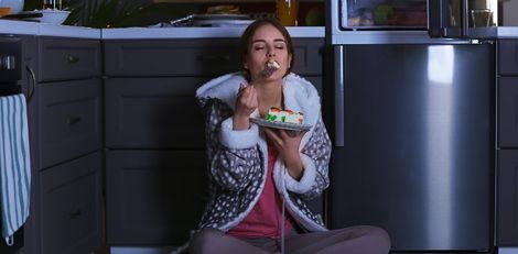 Late-Night Eating: How It Affects Your Liver and Sleep Health