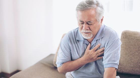 Left-Side Chest Pain: Common Causes and Warning Signs You Shouldn’t Ignore